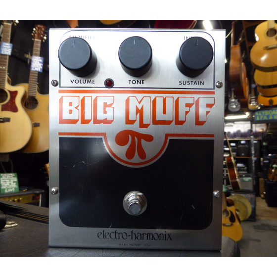 <p>Classic Big Muff from the Frantone era (2000/2001), featuring the EC3003-A circuit.</p><p>Condition: A few small scrapes but functions very well.</p>