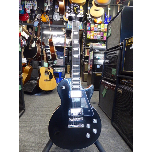 <p>A lovely Les Paul Modern in graphite black finish.</p><p>Mint condition.</p>