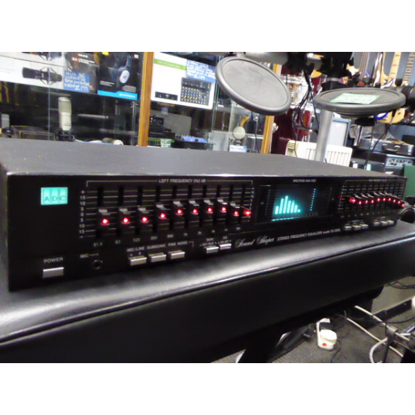 <p>Classic dual ten-band Graphic Equaliser and Spectrum Analyser.</p><p>+/- 15db control at 31.5Hz, 63Hz, 125Hz, 250Hz, 500Hz, 1kHz, 2kHz, 4kHz, 8kHz, 16kHz.</p><p></p>