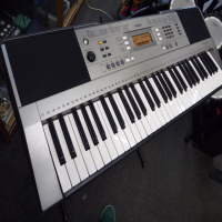 <p>Great 61 key touch-sensitive keyboard with a host of modern functions.</p><p>Excellent piano sound and keyboard action.</p><p>Over 500 sounds.</p><p>150 styles of auto-accompaniment.</p><p>Over 150 built-in songs to play along to.</p><p>Metronome function.</p><p>2 track recorder.</p><p>USB to Host connectivity.</p><p>Aux Input on mini-jack - plug in a source and play through the internal speakers.</p>&nbsp;