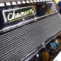 <p>Lovely 72 bass accordion with 34 treble keys, three-voice tremolo tuning and five treble couplers.</p><p>Compact and not too heavy.</p><p>Ideal for students and intermediate players.</p><p><br /></p>