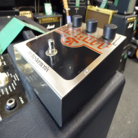 <p>Classic Big Muff from the Frantone era (2000/2001), featuring the EC3003-A circuit.</p><p>Condition: A few small scrapes but functions very well.</p>