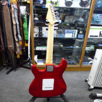 <p>Decent entry-level electric guitar with solid alder body, cherry sunburst finish, and great playability.</p><p>Excellent condition.</p>