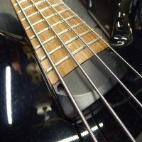 <p>Quality bass with active circuit.</p><p>Good condition.</p>
