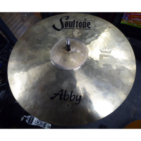 Lovely 16" crash cymbal in excellent condition.